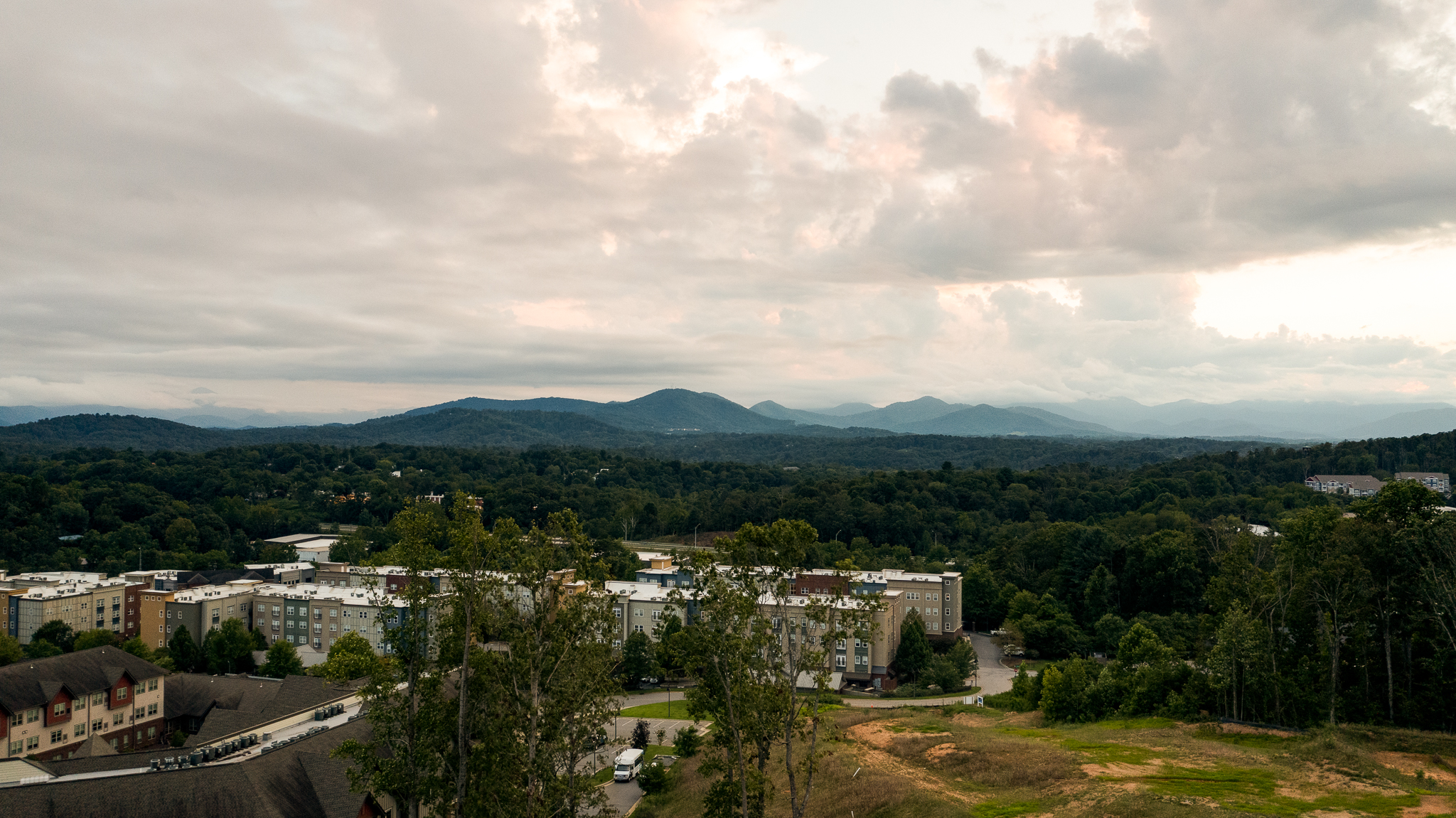 Reynolds Mountain community overview